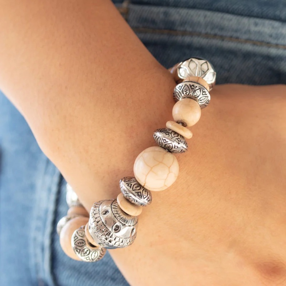 NWT Paparazzi Silver & Cream Beaded Bracelet(Last One)